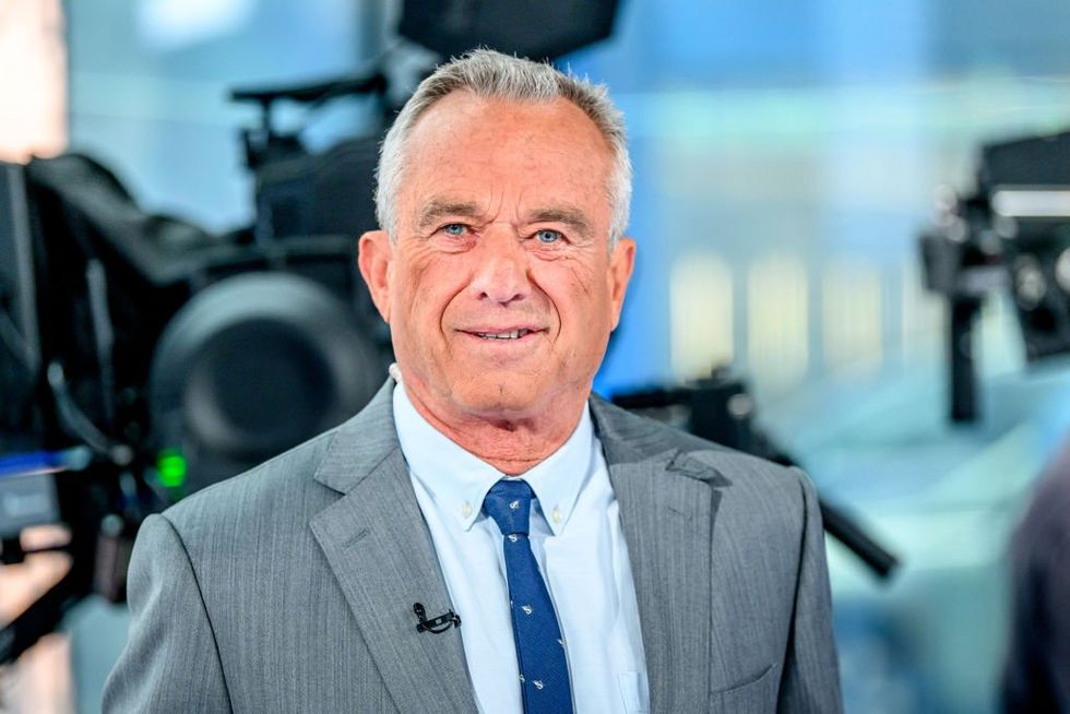 RFK Jr. claims Trump &apos;emissaries&apos; asked him to serve as Trump&apos;s running mate