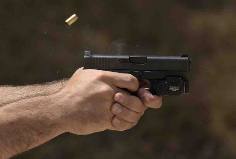 Dumb crook returns to house where he pointed gun at homeowner&apos;s head and tried to his steal car. This time‚ victim is ready.