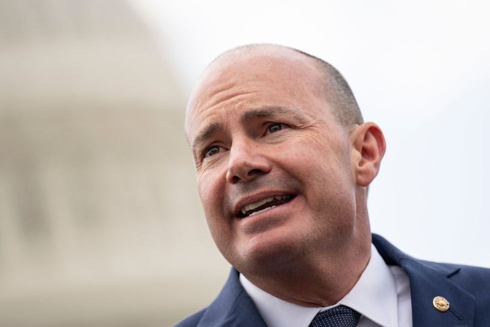 Mike Lee gets poetic‚ hammers the &apos;Uniparty&apos; with haikus