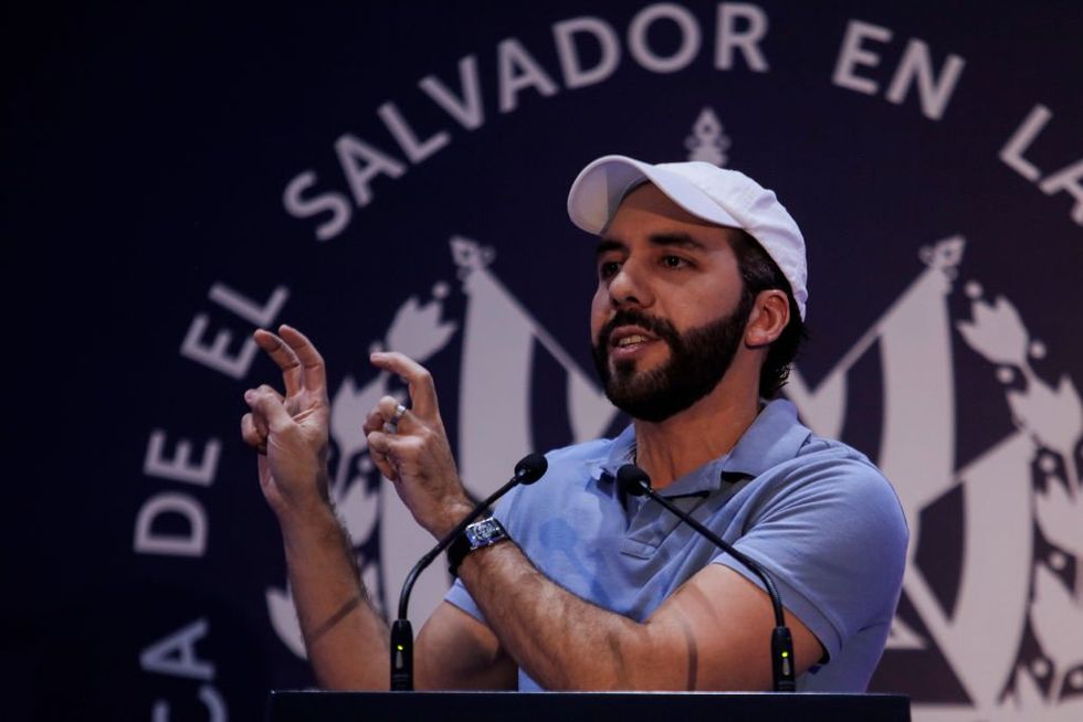 The Economist beclowns itself, recommending against adoption of El Salvador's successful anti-crime policies