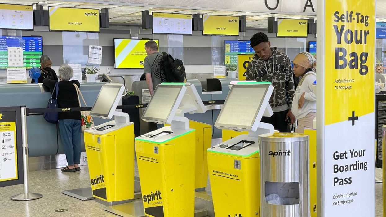Video: 4 Baltimore airport workers suspended after all-out brawl at Spirit Airlines ticket counter