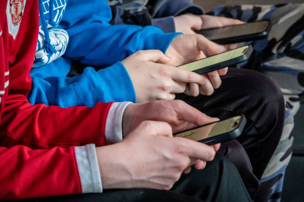 Pennsylvania plans to pilot a program that would see teens' smartphones locked away during the school day: Report