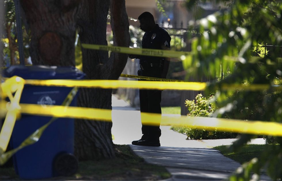 Los Angeles man chases down suspects' car after robbery, rear-ends it into crash that kills one suspect, police say