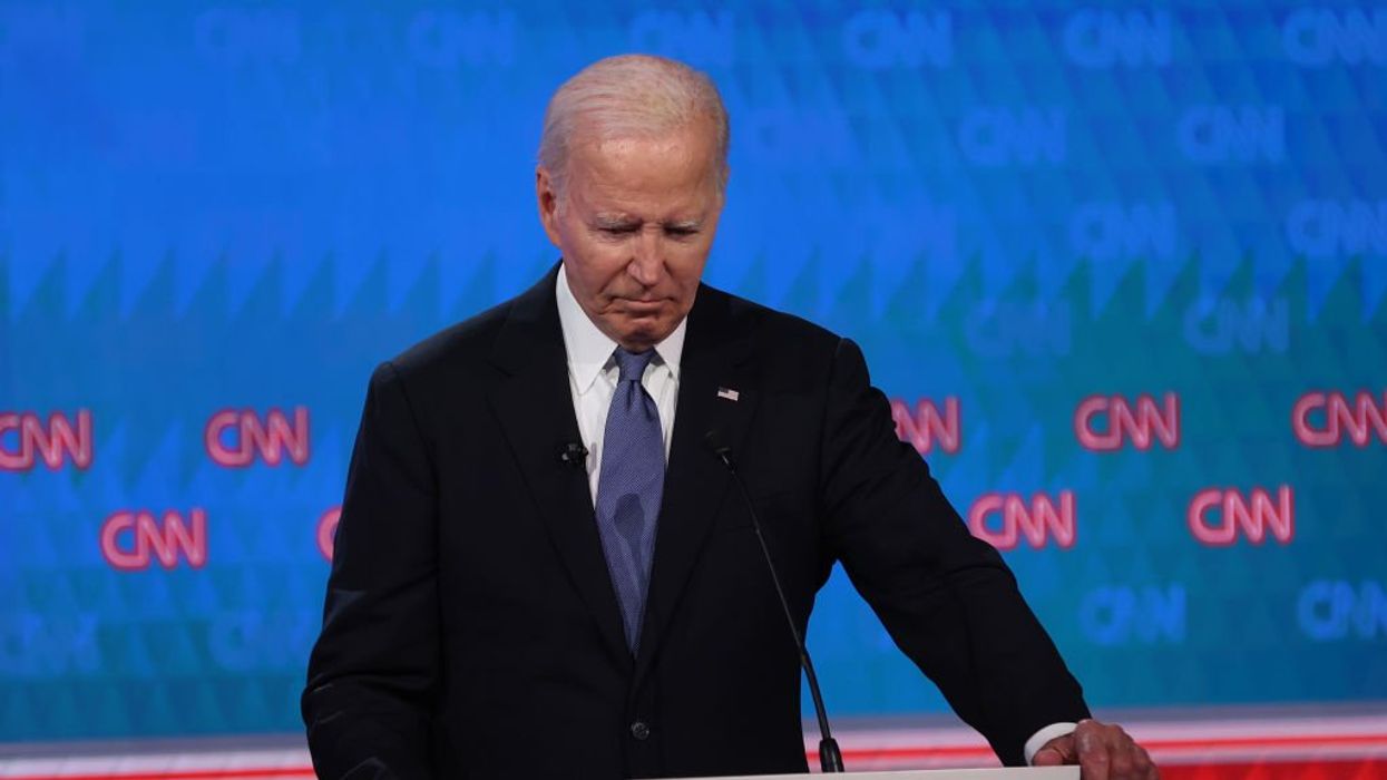 White House staffers provide Biden with large photos on how to walk to the podium: Report