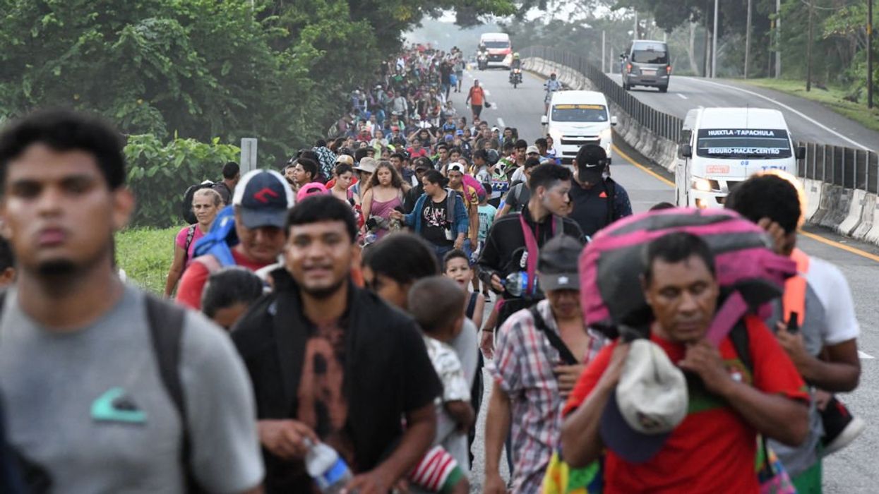 3,000-person caravan heads to US, hoping to illegally cross southern border before upcoming election
