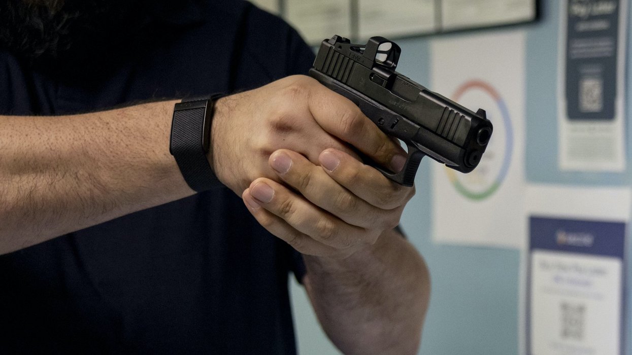 3 thugs try to rob California tobacco shop, but armed owner opens fire with lethal consequences