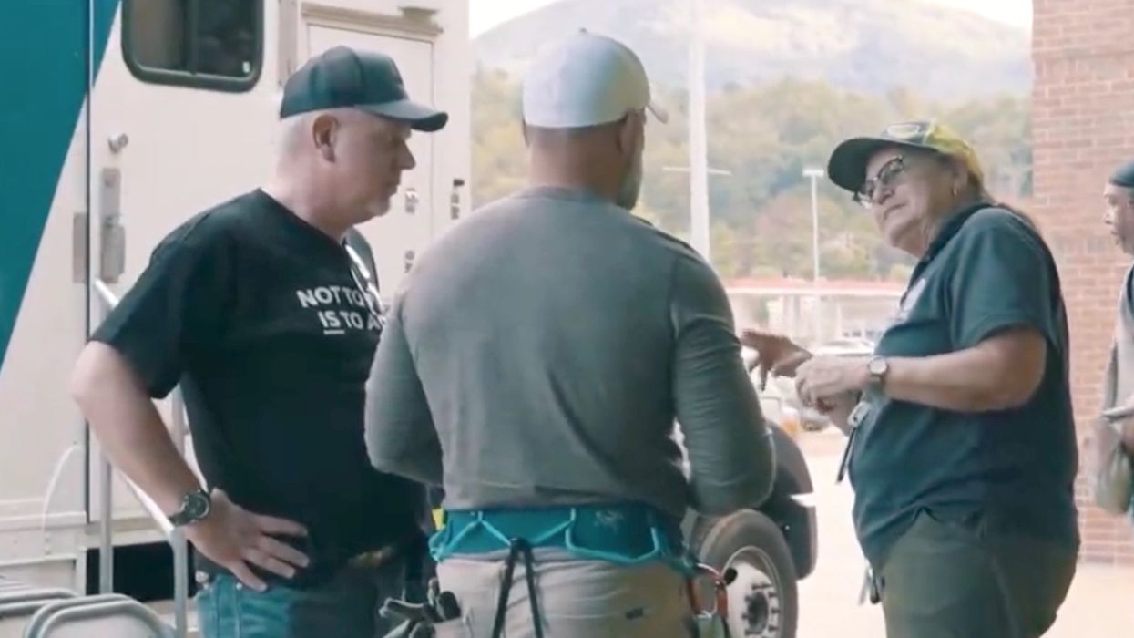 VIDEO: Glenn Beck confronts the lone FEMA crew he found in Asheville in North Carolina