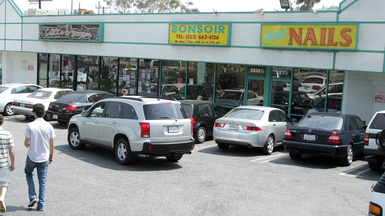 Viral video shows Compton nail salon worker lock doors to trap 2 women allegedly trying to leave without paying bill