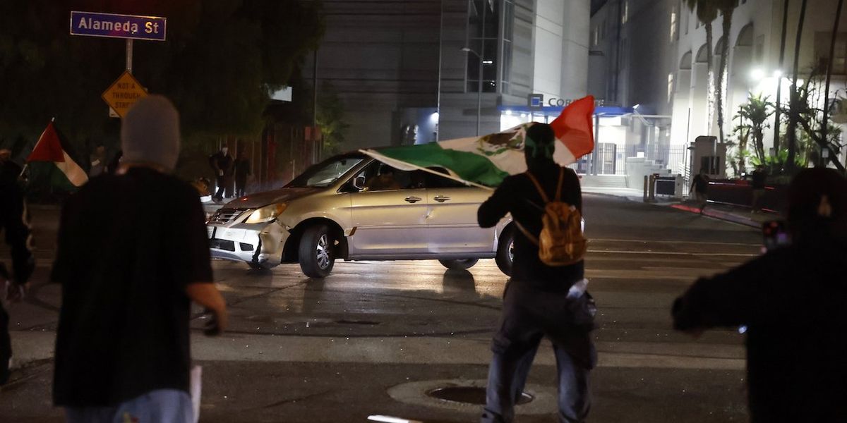 Why did unhinged LA minivan driver do ‘street takeover’ donuts amid rioting and get pelted by protesters? Why did unhinged LA minivan driver do ‘street takeover’ donuts amid rioting and get pelted by protesters?