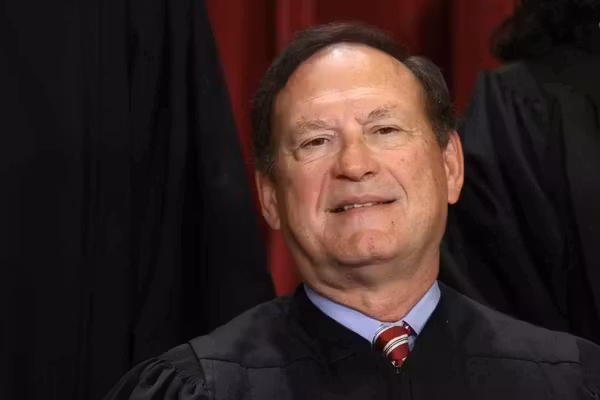 Justice Alito delivers win to Texas GOP, temporarily restores Republican congressional map