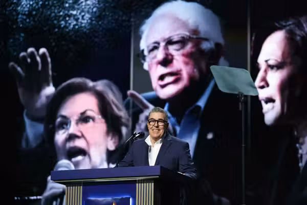 MUST WATCH: Adam Carolla brings down the house at Republican Midterm Convention with hilarious jokes