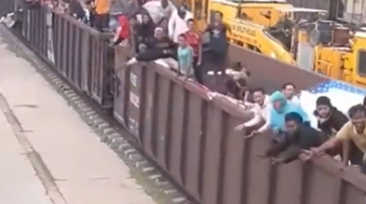 'This is what an invasion looks like': Video shows Mexican train reportedly 'bursting' with migrants heading to US southern border