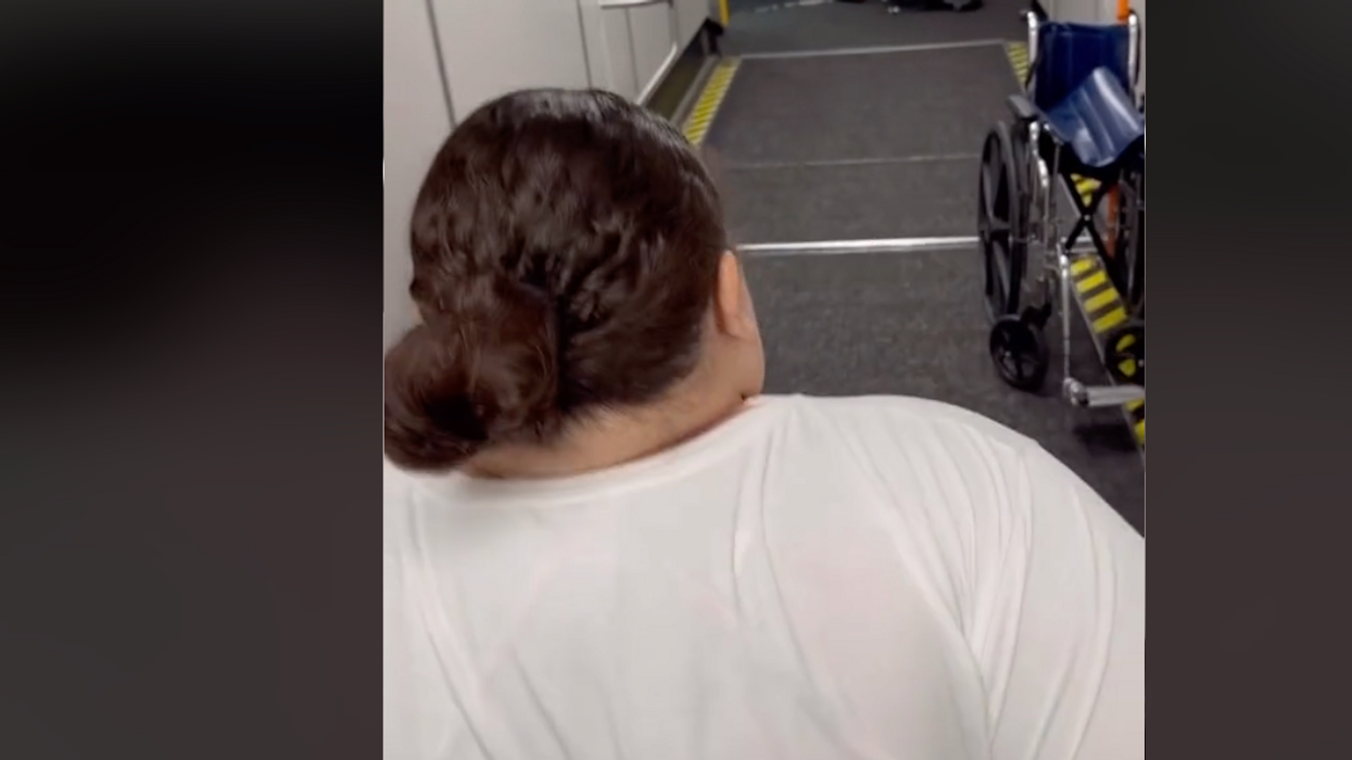 'Plus-size' travel TikToker says she almost fainted after an airport worker refused to push her in a wheelchair off the plane