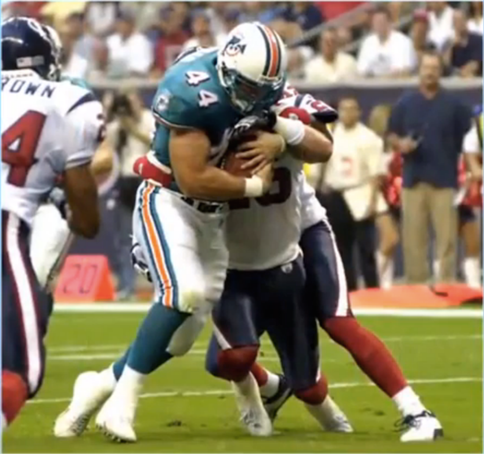 The Incredible Way a Former NFL Player Survived After Falling Off His Fishing Boat Miles From the Florida Coast