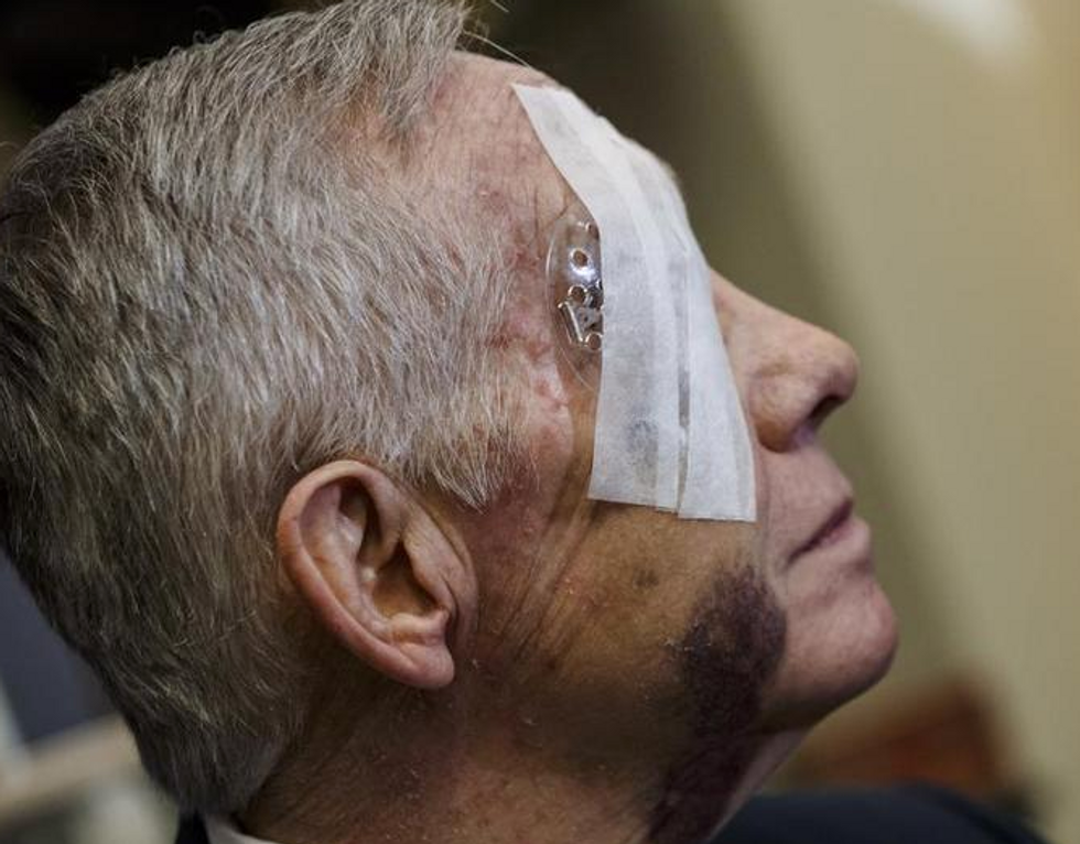 Harry Reid expects to keep eyesight after Monday surgery