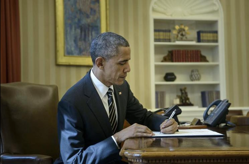 Obama Signs Green Executive Order That the White House Says Is Like Taking 5.5 Million Cars Off the Road