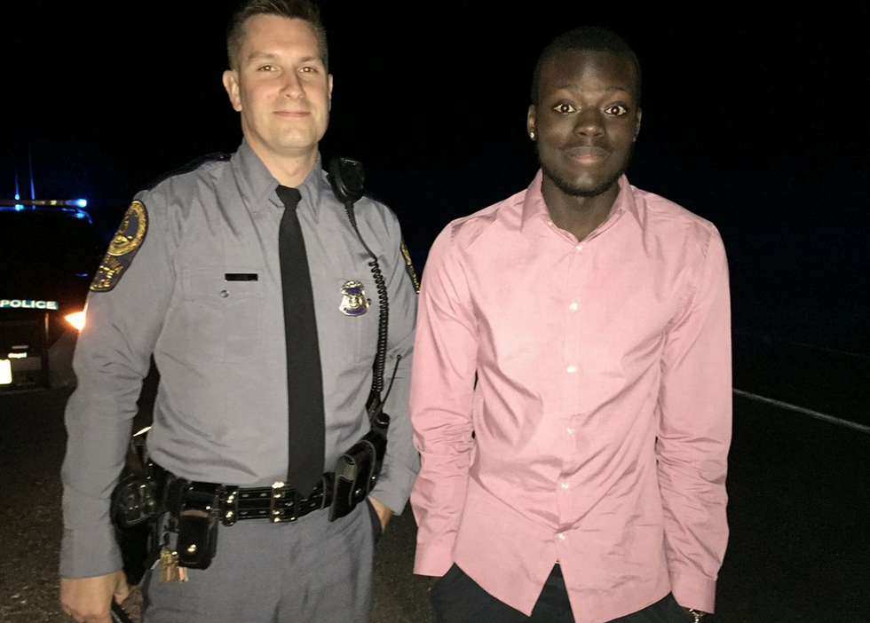 The First Thing Officer Did After Approaching Black Man on Side of the Road Made Him a Mother's 'Hero