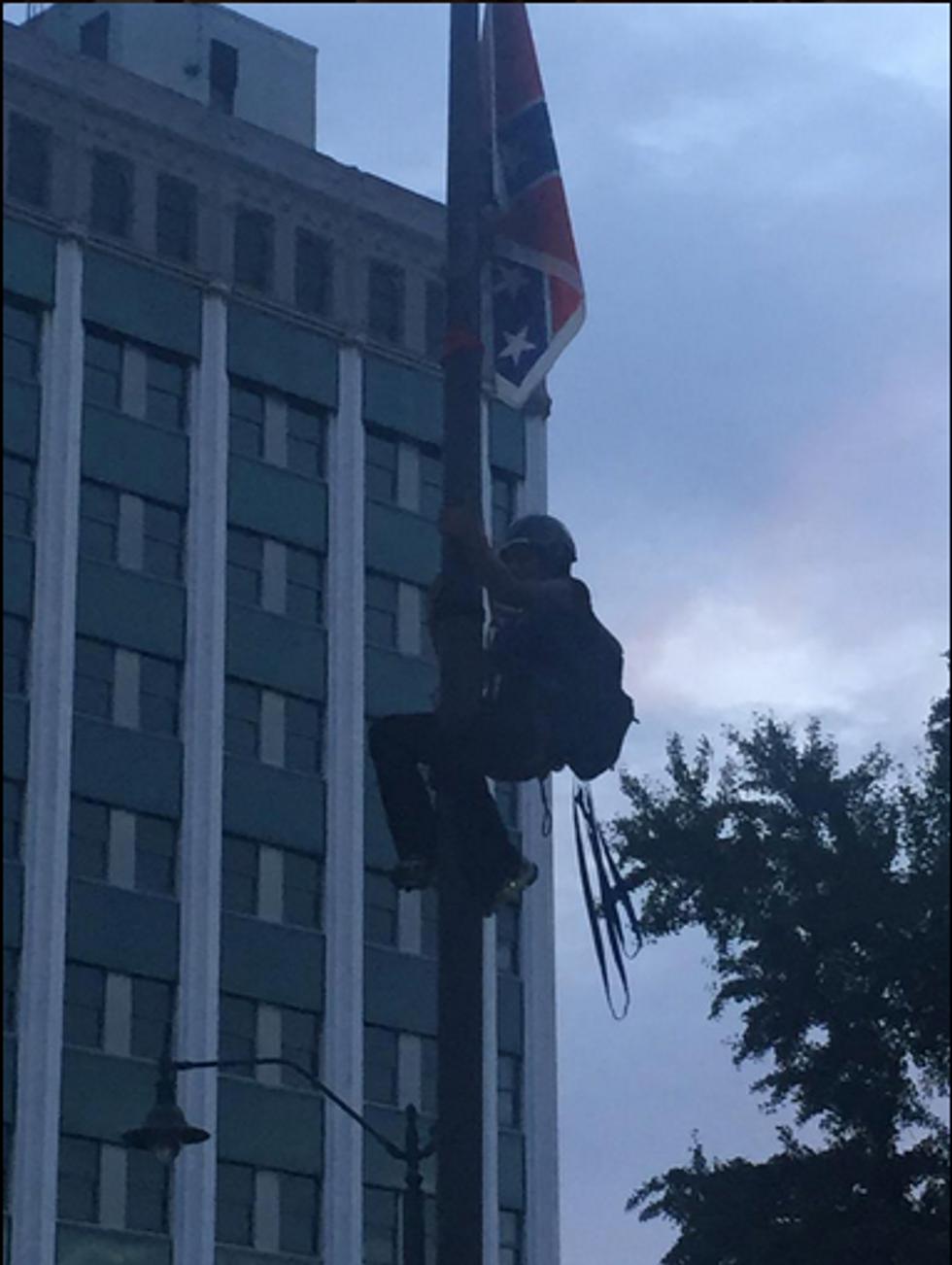 Activist Scales Flagpole to Remove Confederate Flag From South Carolina's Capitol