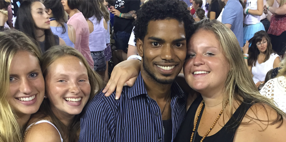 Taylor Swift Concert-Goers Offer Uber Driver Something So Coveted He Didn't Even Believe It at First