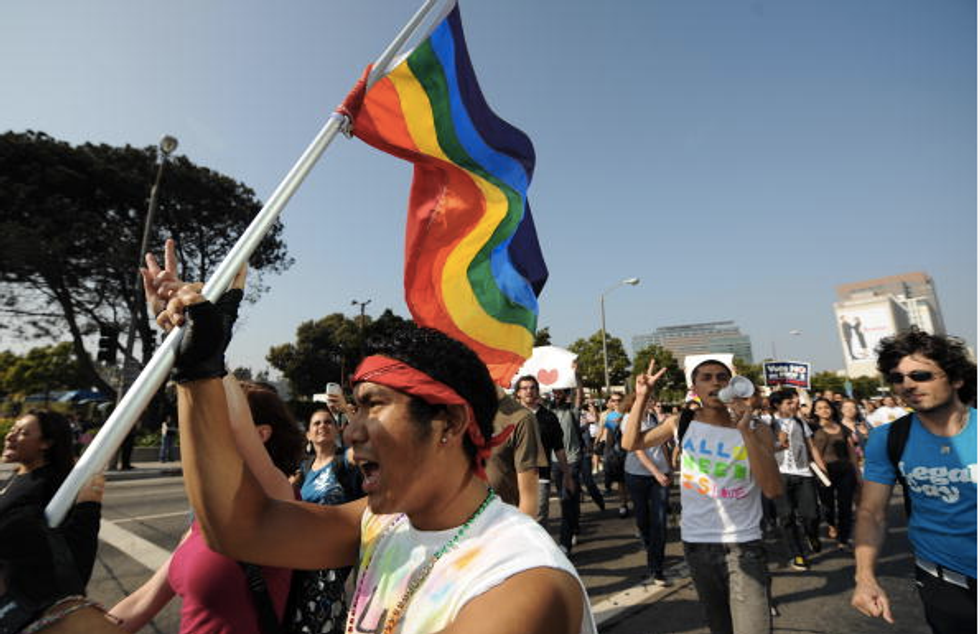 Beyond Monogamy': Professor Publishes Book on 'Future' of Polyamorous, 'Polyqueer' Relationships