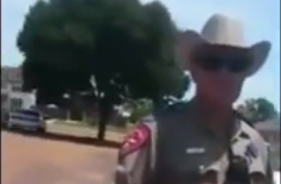 Sandra Bland Activist Seen on Video Cursing, Threatening to ‘Shoot and Kill’ Officer — Just Watch How Cop Handles the Explosive Situation