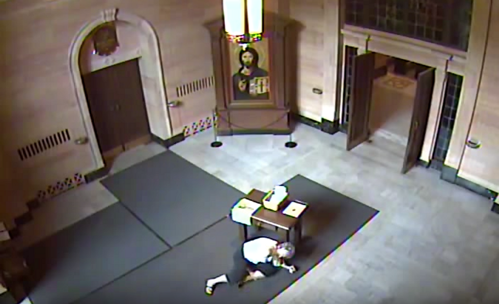 Security Video Captures Moment an Elderly Woman Was Brutally Attacked by Young Men Inside Nebraska Church