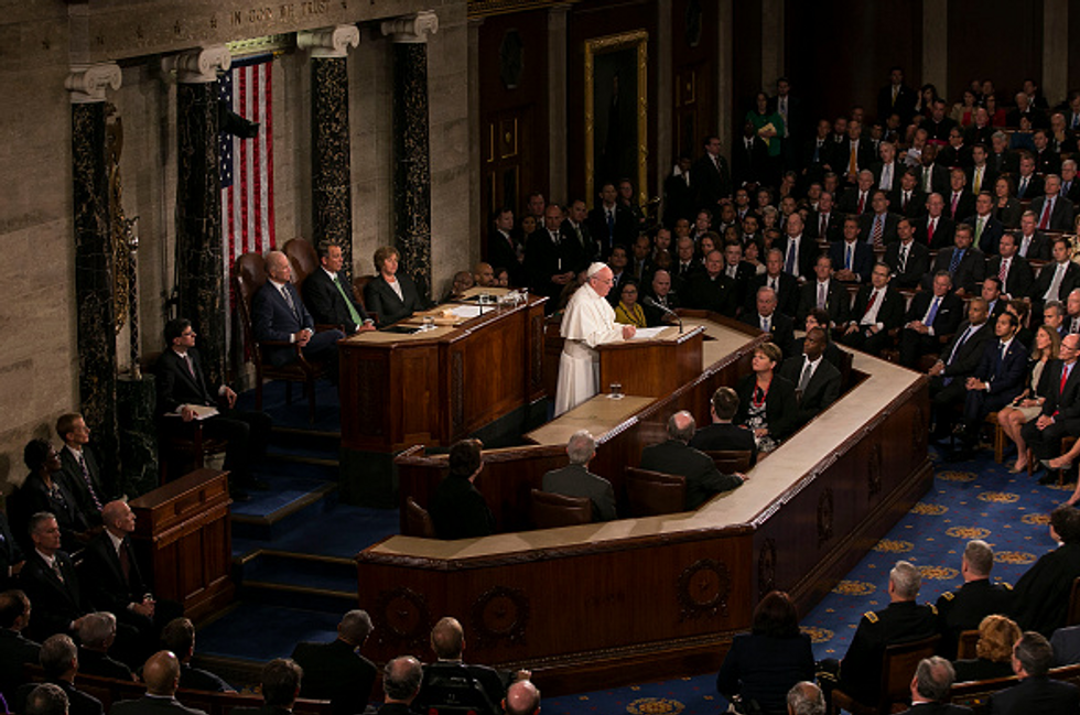 Pope Francis Urges World to Follow 'Golden Rule' With Immigrants and Refugees in Historic Address to Congress