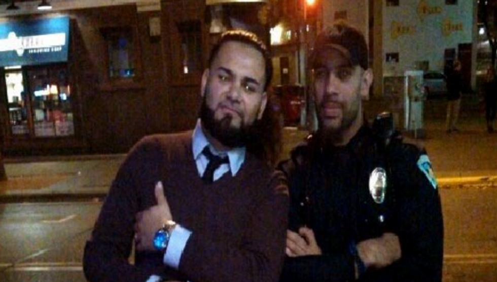 Officer Agrees to Take Photo With Citizen — Look Closely at the Man's Right Hand and You’ll See Why Police Aren't Happy