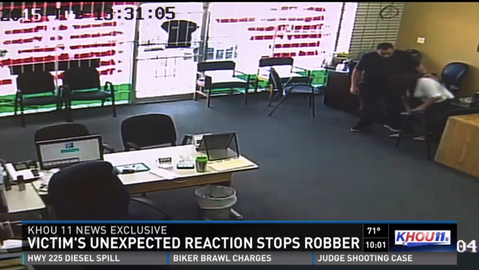 Caught on Video: Fed-Up Woman’s Unexpected Reaction to Armed Robber Leads to Stunning Twist That Surprised Even the Victim