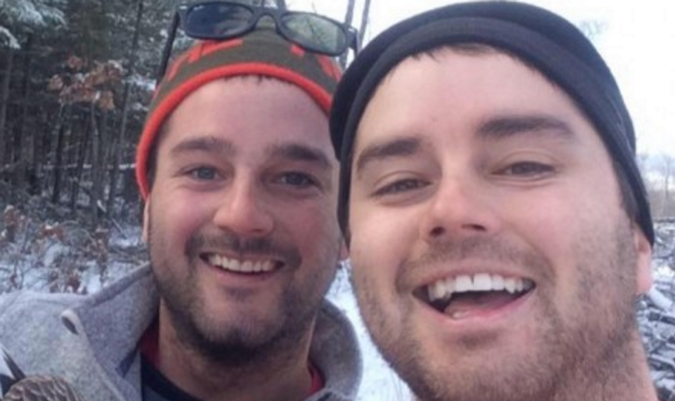 After Freeing Bald Eagle From Trap, Brothers Snap the Selfie of a Lifetime