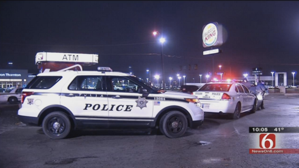 Suspected Robber Armed With Crowbar Attempts to Rob Man as He Was Leaving Burger King, Immediately Regrets It