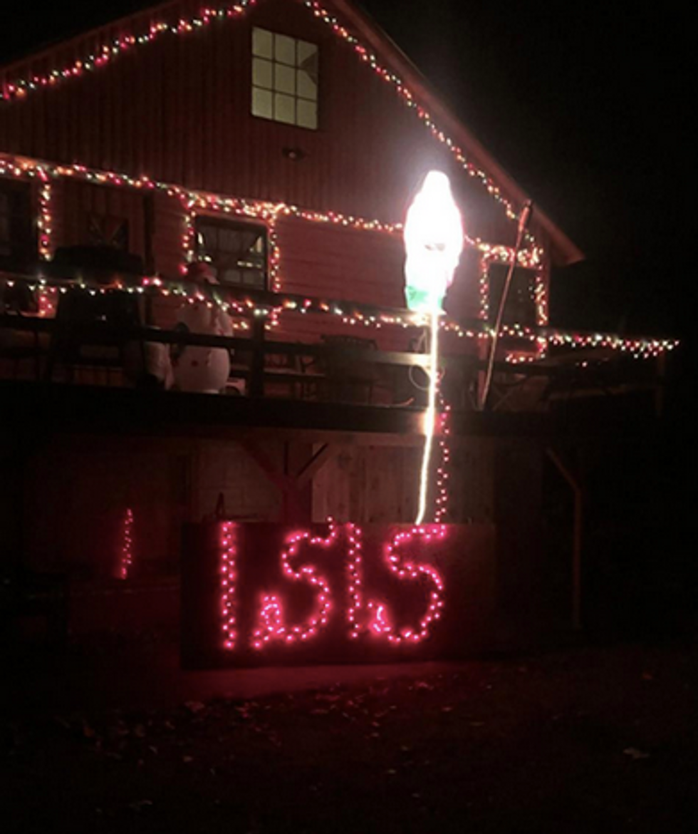 Police Called Over 'ISIS' Christmas Light Display — but a Closer Look Reveals the Truth