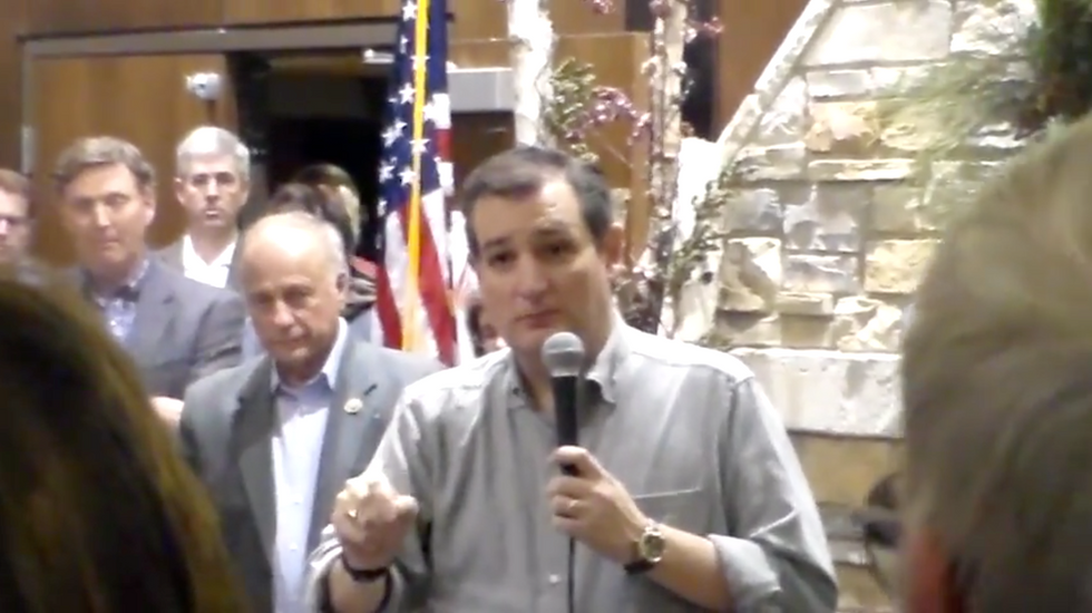 Immigrant Youth Confronts Ted Cruz, Asks If He Would Deport Her — Camera Captures GOP Candidate's Candid Answer