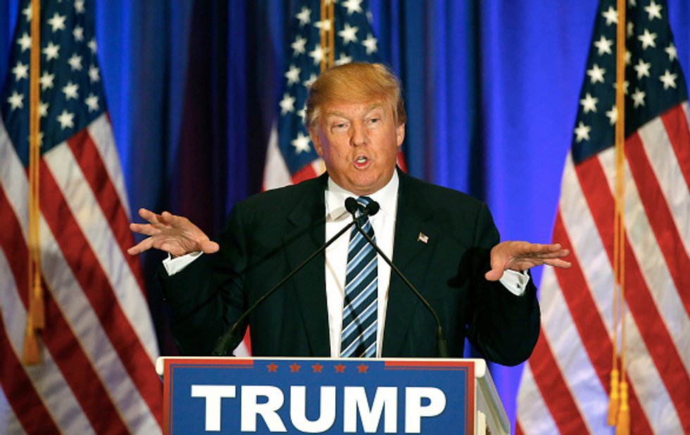 Report: Accusations of Trump's Ties to Mafia Associate Gain Steam as Candidate Withholds Taxes