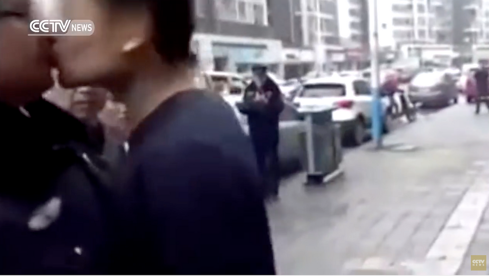 Watch How Police Officer Reacts When Chinese Street Vendor Suddenly Kisses Him on the Lips During Heated Argument