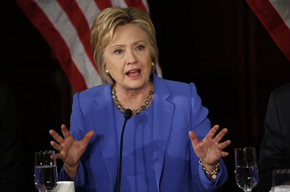 Newly Discovered Email Contradicts Clinton’s Claim About Private Server