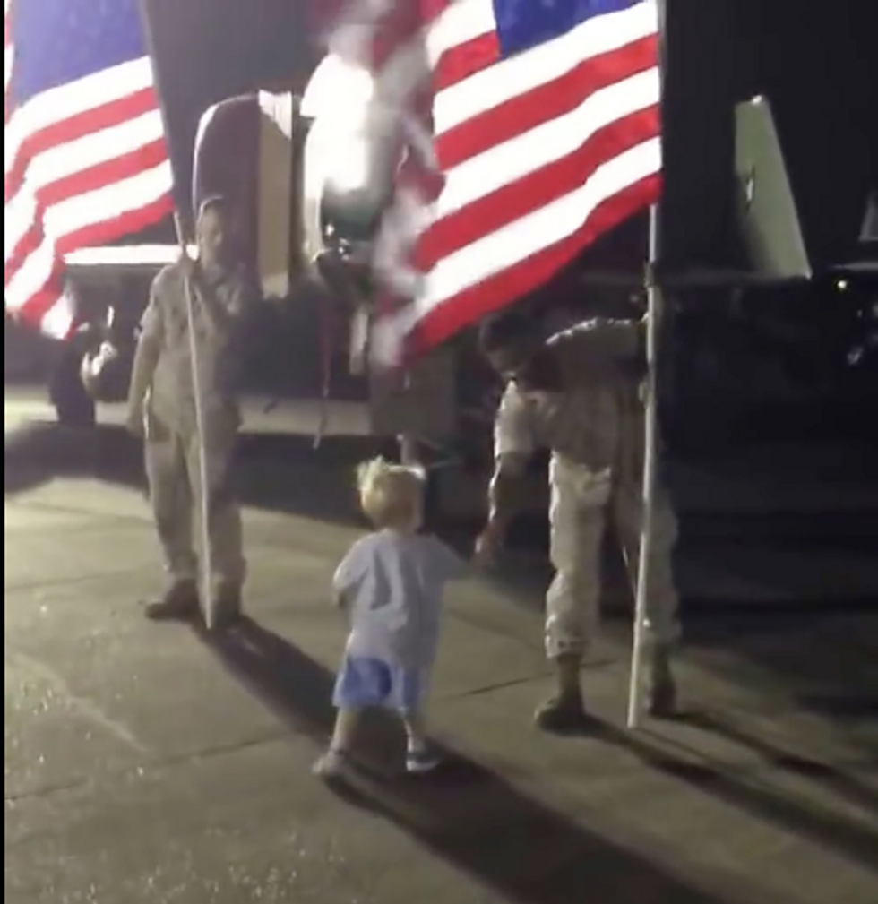 Moments After Landing, Little Boy Runs Over to Shake Hands with Servicemen Standing on the Tarmac