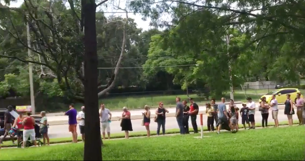 Inspiring Scene in Orlando Streets as Residents Step Up to Help Victims of Deadly Mass Shooting