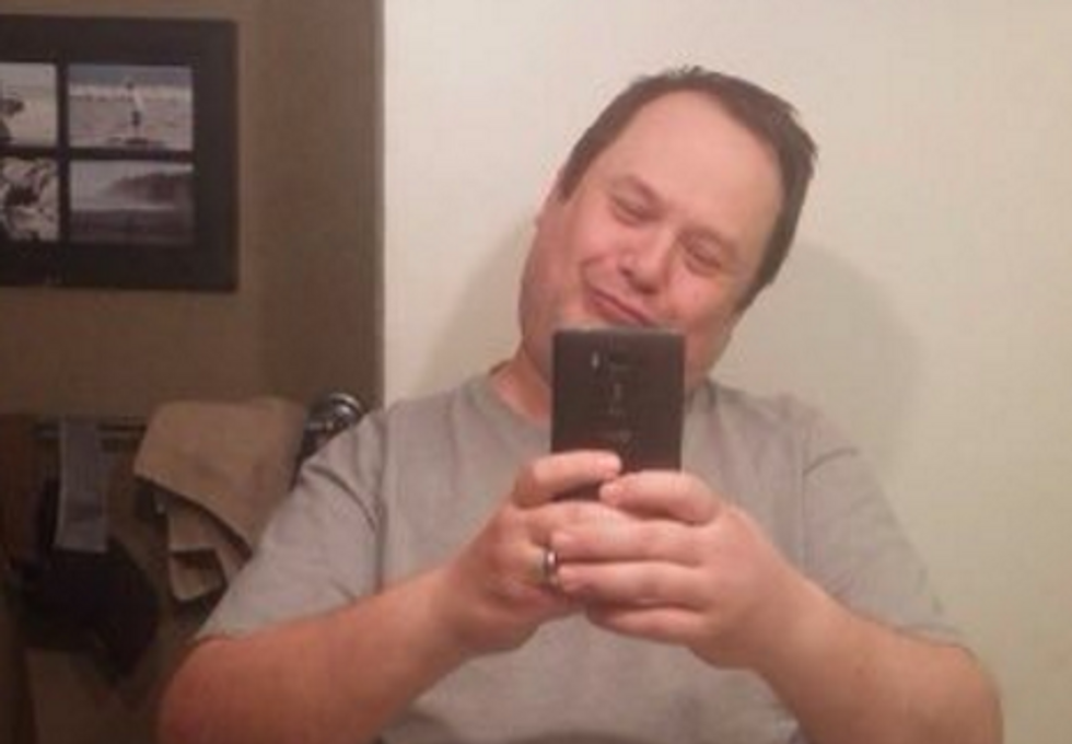 Dad Finds Daughter’s 'Sexy Selfies' on Social Media and Decides to Teach Her a Lesson