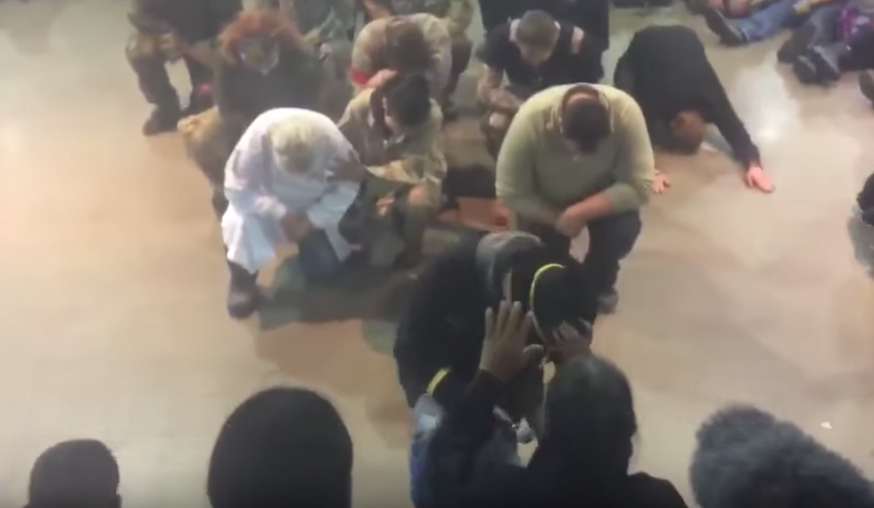 Watch: Veterans bow before Native elders to ask for forgiveness for past military actions