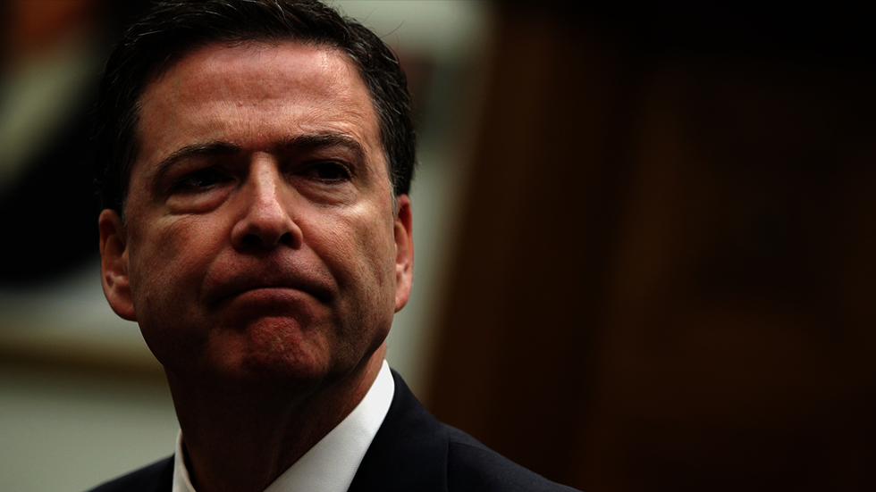 Comey defends Trump despite being uncomfortable around him