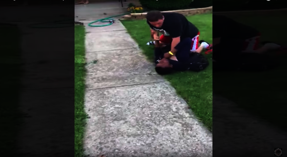 Off-duty cop allegedly chokes, threatens teens who were on his lawn