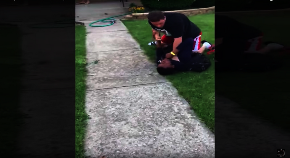 Off-duty cop allegedly chokes, threatens teens who were on his lawn