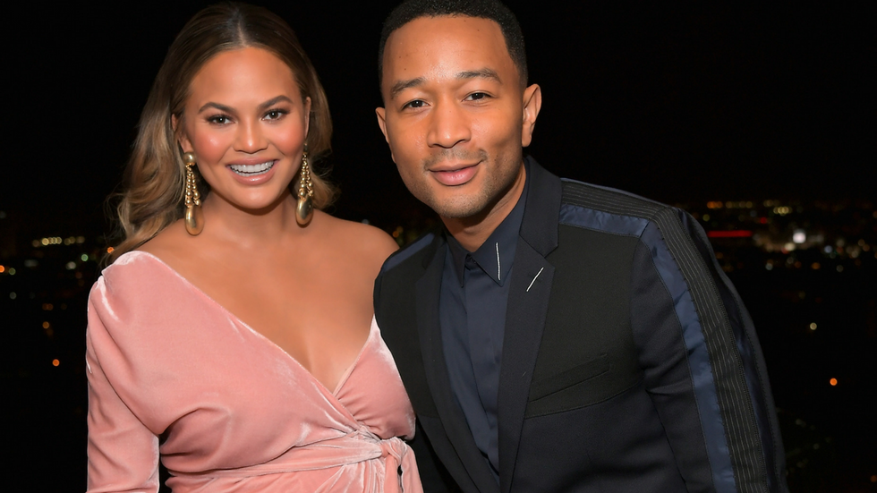 Plane flew for 4 hours just to turn back? Chrissy Teigen live-tweets ‘flight to nowhere’