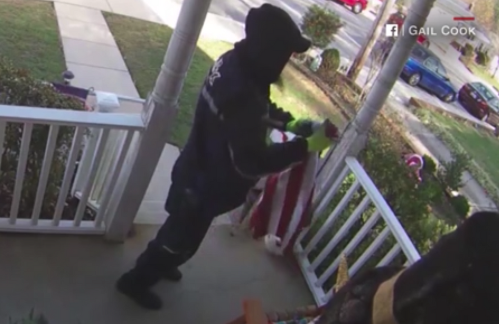 FedEx driver, a former Marine, sees a fallen American flag in a yard. Watch what he does next