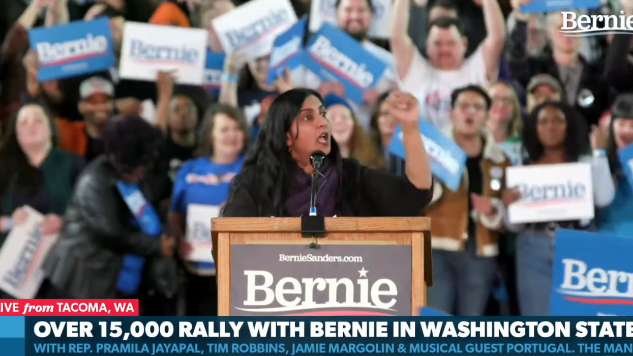VIDEO: Surrogate at Bernie Sanders rally exclaims 'we need a powerful socialist movement to end all capitalist oppression!' to thunderous applause