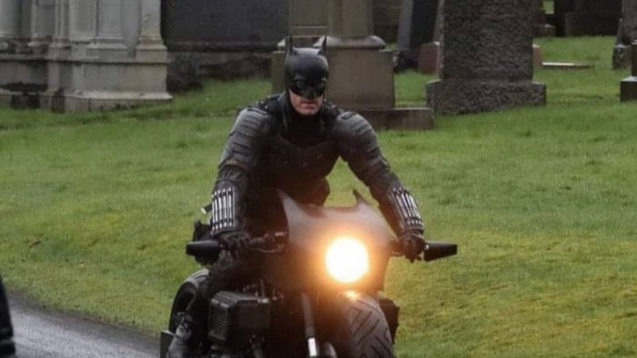 VIDEO: Batman flies off motorcycle while filming new 'Caped Crusader' movie