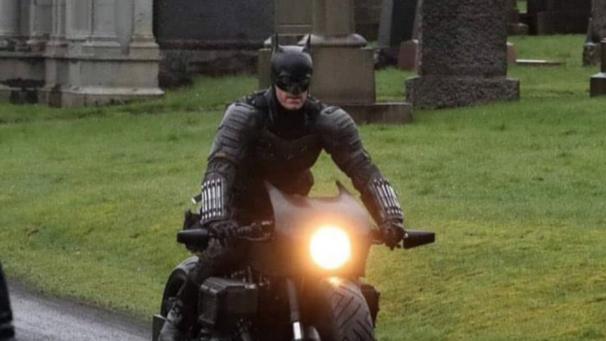 VIDEO: Batman flies off motorcycle while filming new 'Caped Crusader' movie