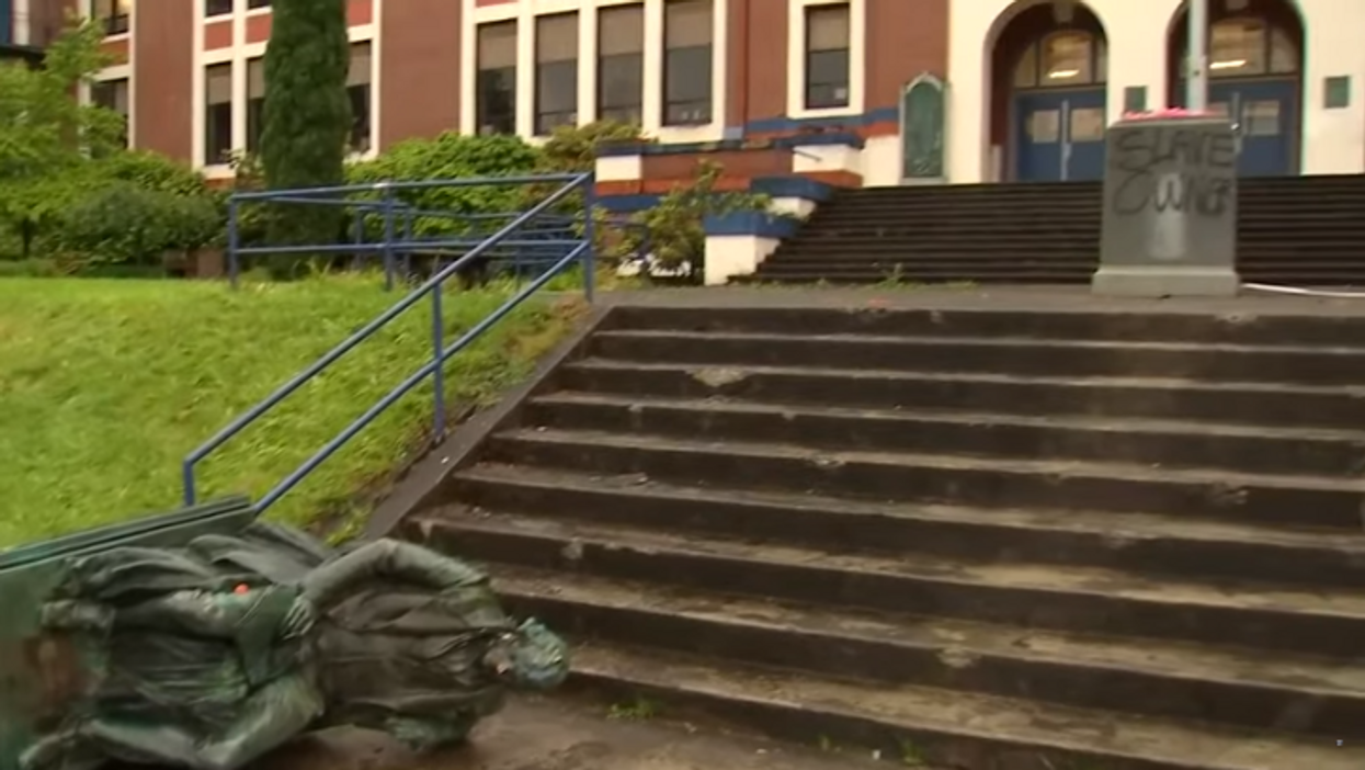 Thomas Jefferson statue toppled by protesters in Portland