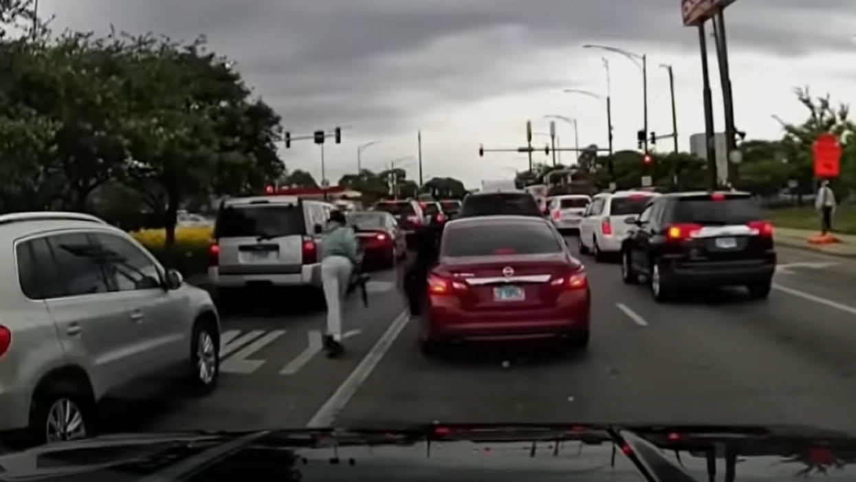 CHICAGO: Crazy dashcam video captures frightening moment gunmen open fire at busy traffic light